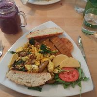 Has good brunches and smoothies. Will definitely come back again!  at Le Soixante 5 in Levis