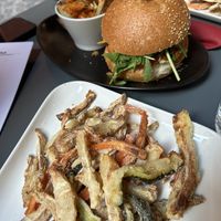 Beyond burger e verdure non fritte al forno   at Botanica Lab in Bologna