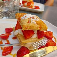 Sfoglia panna e fragole at Botanica Lab in Bologna