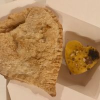 Hojaldre de manzana/canela & cheese cake de mango at Botanica Lab in Bologna