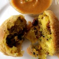 samosa with dip at Maharaja in Ljubljana