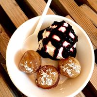 Pancake puffs, ice cream and jelly  at Nicecream - Elmegade in Copenhagen