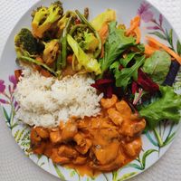 Vegan strogonoff at Pausa Util in Braga