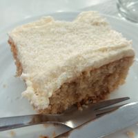 Bolo de coco #Veganuary at Pausa Util in Braga