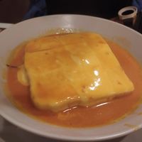 Francesinha vegetariana moi boa at Pausa Util in Braga