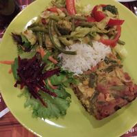 Quiche de legumbres con arroz verduras y ensalada y la infusión todo 3,90 muy bueno y muy barato at Pausa Util in Braga