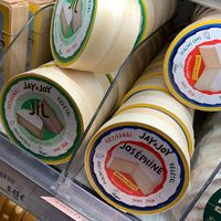 Artisanal vegan cheeses at L'Eau Vive in Courbevoie