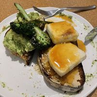 Smashed avo 🥑 on toast  at Cafe Mimosa in Takapuna