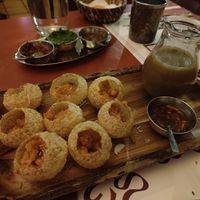 Pani Puri - bolas crujientes con agua de tamarindo at Veg World India in Barcelona