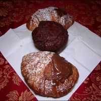 Vegan chocolate croissant and muffin at 100% Bio in Rome