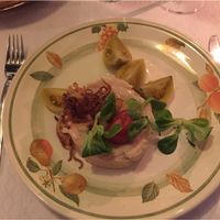 White beans with fried onions appetizer at Vatra Neamului in Chisinau