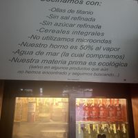 Nunca hago fotos de los platos que pedimos pero aquí creo que merecía la pena compartir esta foto de un cartel que tienen con algunas claves de su cocina vegana de máxima calida at Verdeando in Denia