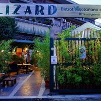 the entrance from the street at Lizard in Rome