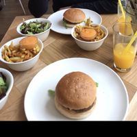Vegan Beet burgers with French fries en vegan mayo andalouse at Beet in Luxembourg City