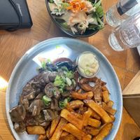 Schnitzel mit Pommes und Salat  at Beet in Luxembourg City