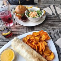 Bbq Burger mit Schnitzel Patty und Falafel Durum mit Süßkartoffel chips at Beet in Luxembourg City