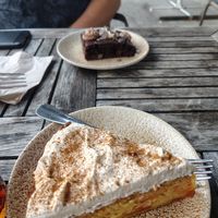 Carrot cake und Triple chocolate cake at Beet in Luxembourg City