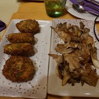 Zucchini croquettes and mushrooms at Kapilio in Crete
