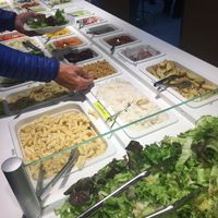 The salad bar, incl chickpeas, kidney beans, lentils, pumpkin seeds, gojis  at Salad&Co in Noyelles-godault