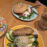Chickpea Pleasure whole wheat bagel with hummus, avocado, alfalfa,
dukkah herbs, tomato & lettuce at Bagels & Beans in Leeuwarden