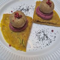 Crepes con hummus e formaggio autoprodotto at Flora in Verona