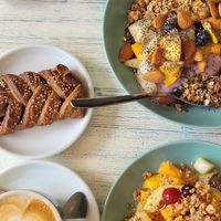 Brioche, Bowl und Pancakes at Feliz Cafe in Peschiera Del Garda