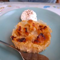 Tortino di mele e avena con panna veg at Feliz Cafe in Peschiera Del Garda
