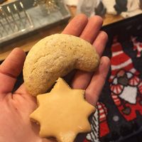 Vanillekipferl & zimtsterne! (Traditional German Christmas cookies) at La Manufacture d'anouk in Marburg