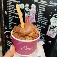 Sorbet chocolat noir en pot (chocolate sorbet in à cup)  at Ernest le Glacier in La Rochelle