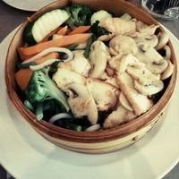 Steamed noodles with tofu, veggies and mushrooms at Quy Nguyen - Vegan Living in Berlin