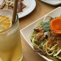 Spaghetti de zucchini y limonada at Organico Fortuna in La Fortuna