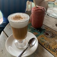 Latte and smoothie  at Organico Fortuna in La Fortuna
