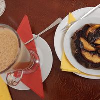 Chai latte and plum dessert at bistRAW & Tea in Prague