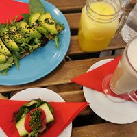 Avocado toast, open sandwich, drinks: pineapple juice & chai latte at bistRAW & Tea in Prague