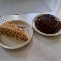 Bolo de  bolacha + bolo de chocolate - tudo vegan at Folha Verde in Lisbon