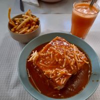 Francesinha vegan + sumo de abóbora, maçã e gengibre at Folha Verde in Lisbon