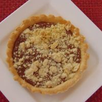 Vegan nougat tart at Ümis Cafe in Munich