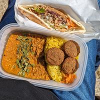 ベジキーマカレーと大豆ミートのピタパン at VegRecar in Matsuyama