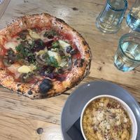 Amazing vegan Mac and cheese and pizza! So yum and tasty.   at Purezza in Brighton