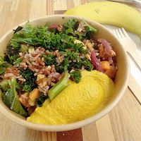Bowl with lentil hummus at CDG- EXKi - T2E in Roissy-en-france