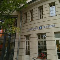 The store enterance, a bit tucked away behind the vegetarian restauran Kieselstein at Lebensquell in Potsdam