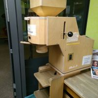 You can ground oats etc. freshly at Lebensquell in Potsdam