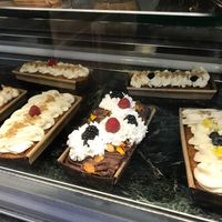 Bizcochos variados: chocolate, pastel de Zanahoria, etc. at La Besnéta in Barcelona