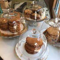 Galletas pasteleras enormes at La Besnéta in Barcelona