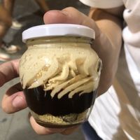 Bombón (crema de cacahuetes, chocolate y galleta) at La Besnéta in Barcelona