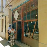 Exterior del local at La Besnéta in Barcelona