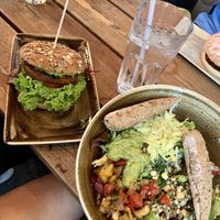 vegan burger and vegan bowl at Hans im Glück - Isartorplatz in Munich