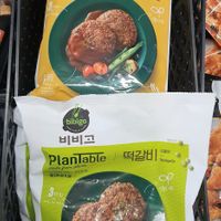 vegan mockmeat at Saruga Organic Supermarket 사러가 슈퍼마켓 in Seoul