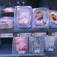 Edible flowers at Saruga Organic Supermarket 사러가 슈퍼마켓 in Seoul