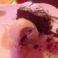 Chocolate cake and pistachio ice cream at LuNa Vegana in Salerno